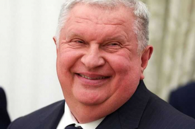 Здесь кистью пахнет