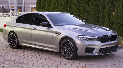 BMW M5 Competition студента Валерия Гольда меняла номера чаще, чем студент &ndash; пары