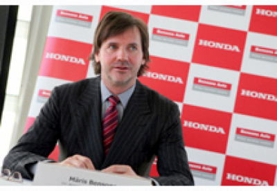 Бенсонс съезжает с трассы